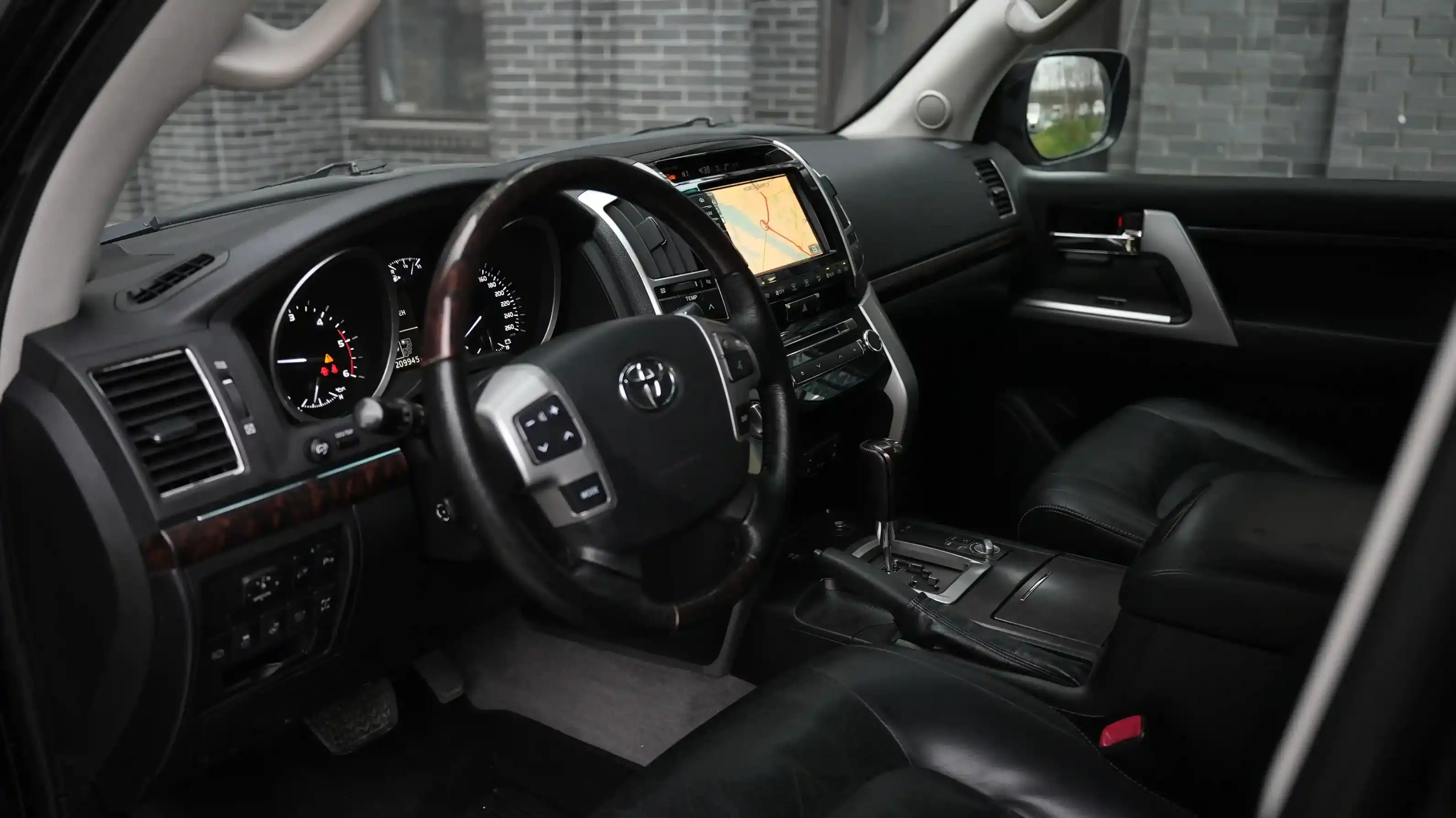 toyota land-cruiser-200