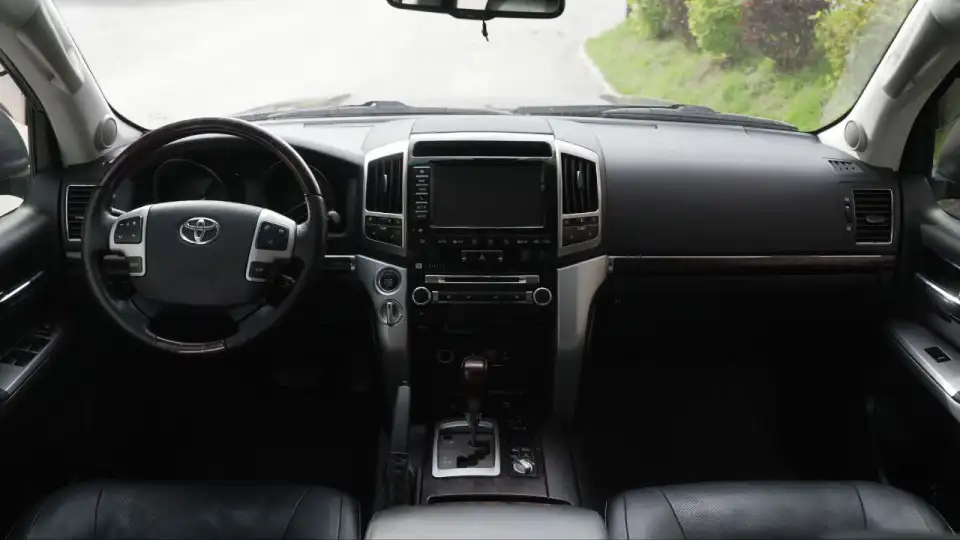 toyota land cruiser 200